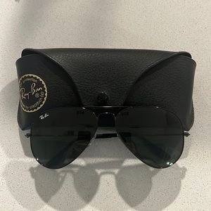 Black Aviator Ray-Ban